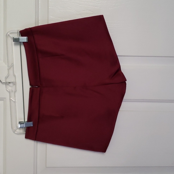 Express red skort - Picture 2 of 3
